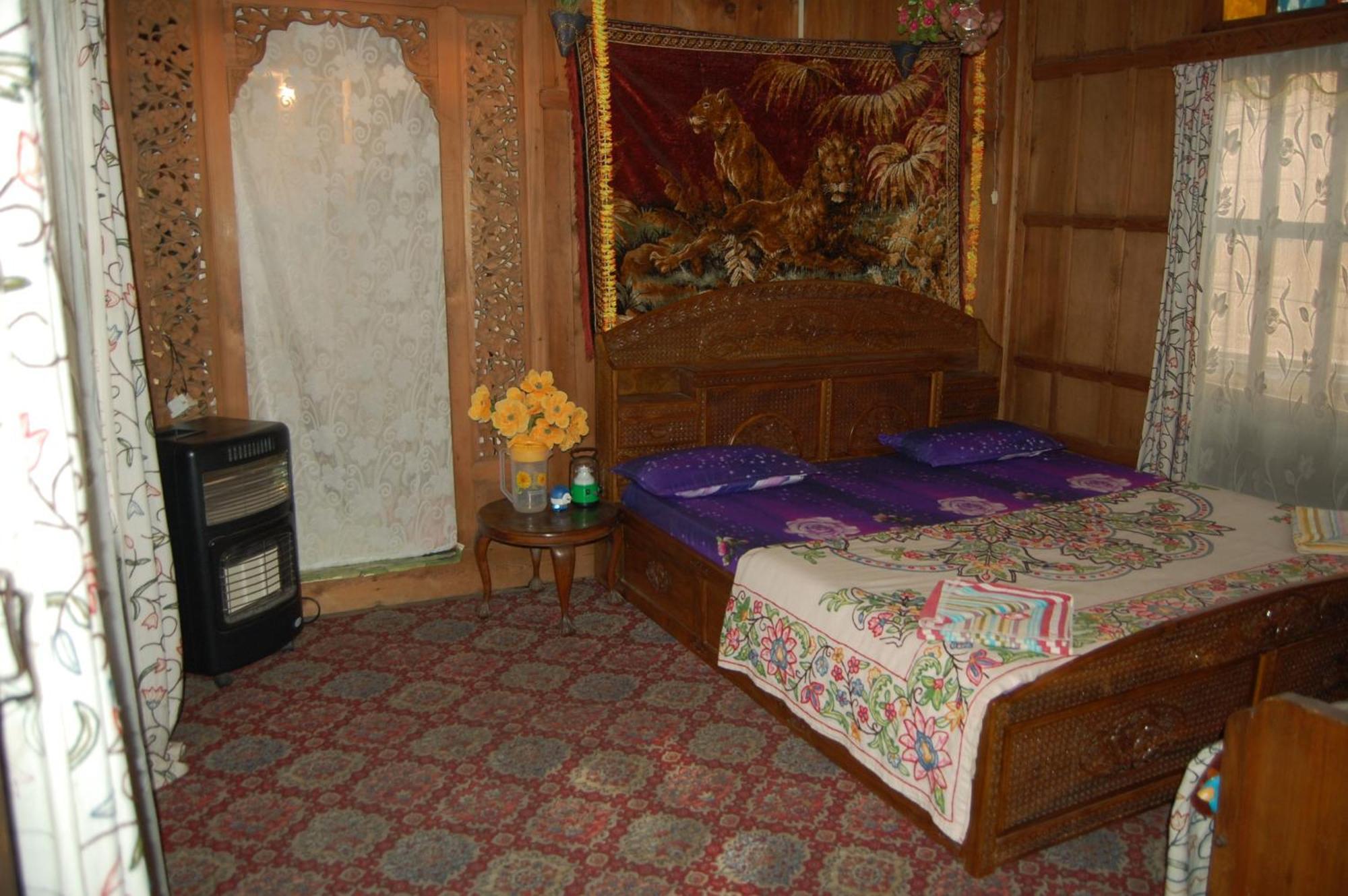 Srīnagar Houseboat Zaindari Palace מראה חיצוני תמונה