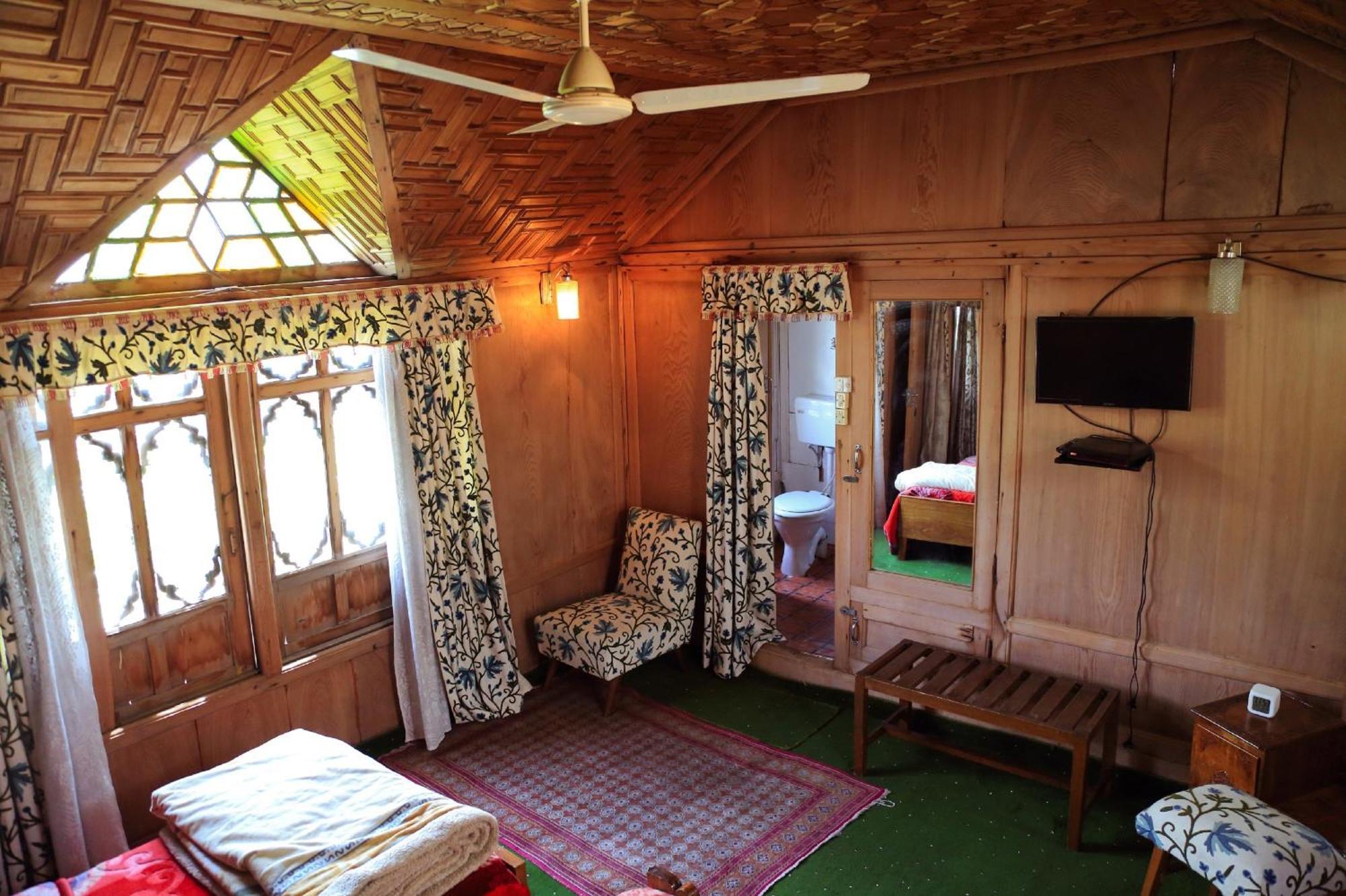 Srīnagar Houseboat Zaindari Palace מראה חיצוני תמונה