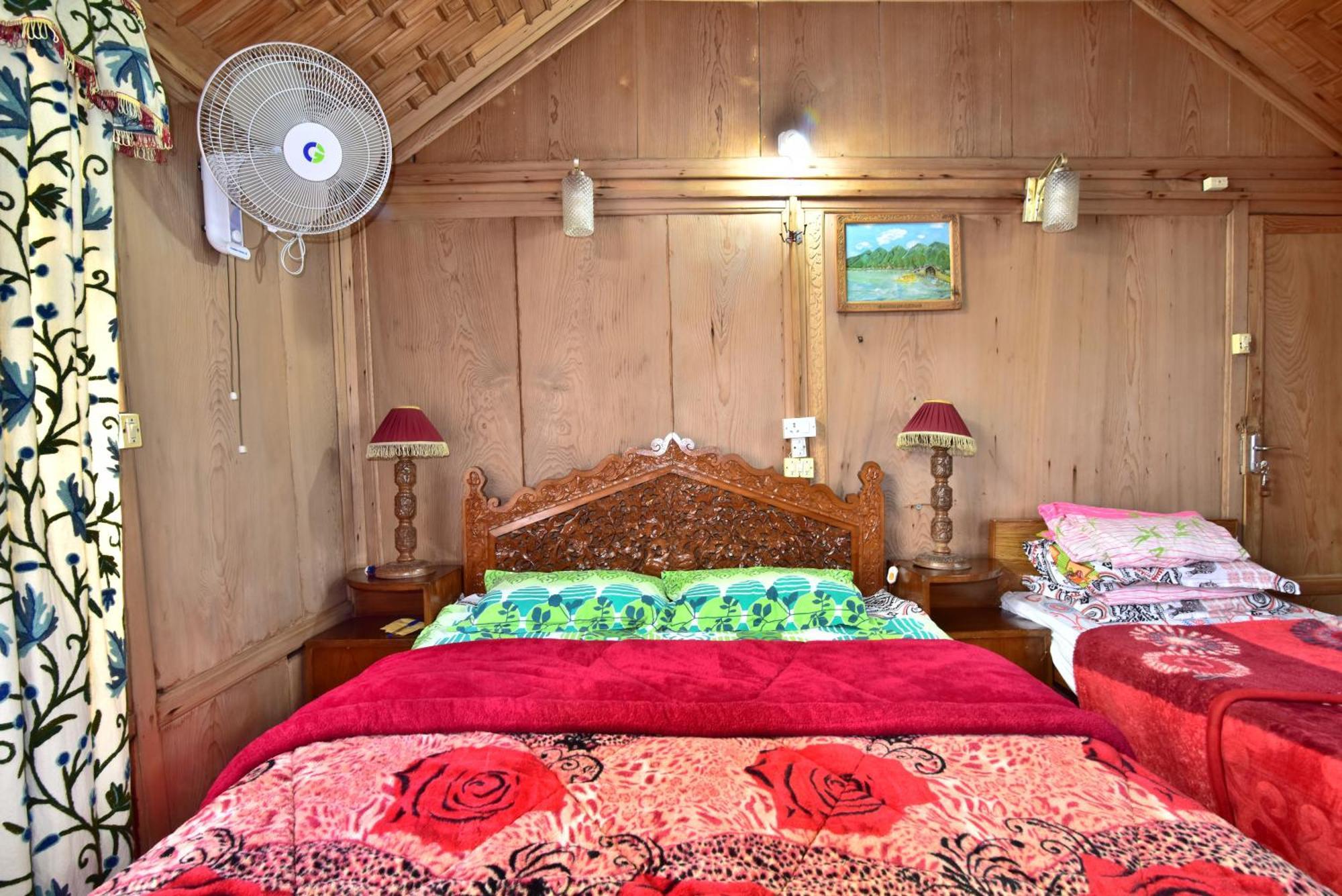 Srīnagar Houseboat Zaindari Palace מראה חיצוני תמונה