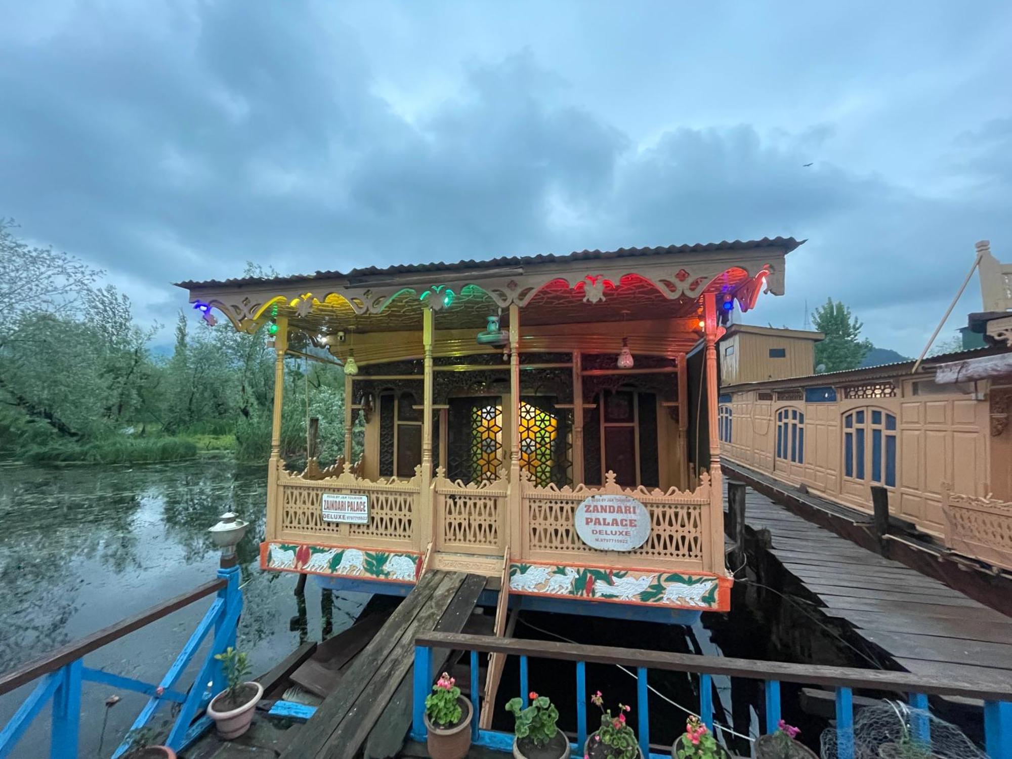 Srīnagar Houseboat Zaindari Palace מראה חיצוני תמונה