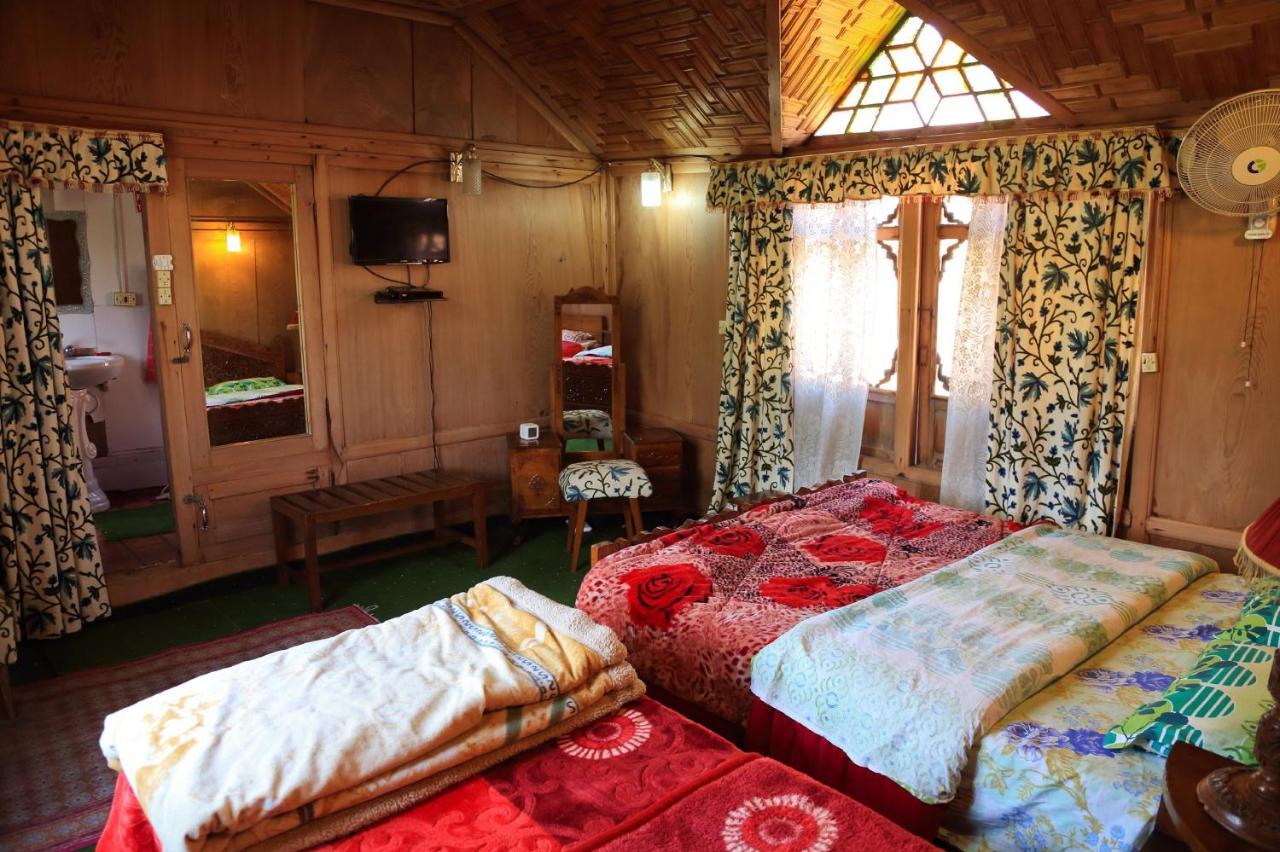 Srīnagar Houseboat Zaindari Palace מראה חיצוני תמונה